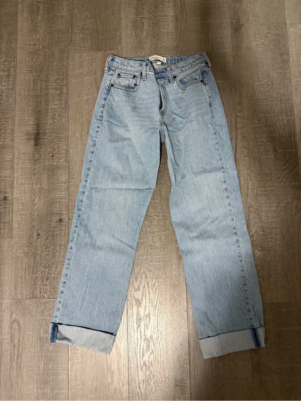 Abercrombie & Fitch Light Wash Baggy Low rise jeans